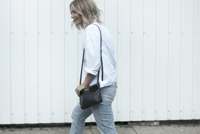 Style: vintage shirt and Levi’s jeans.