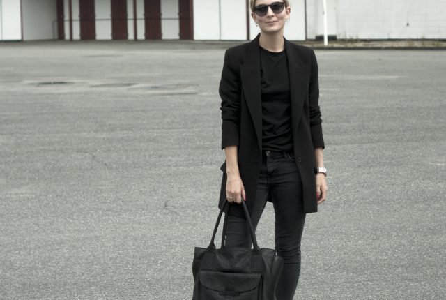 Style: all black everything.