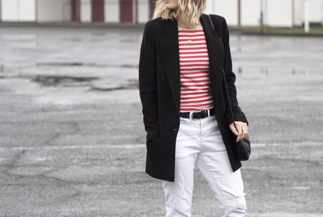 Style: red stripes & white jeans.