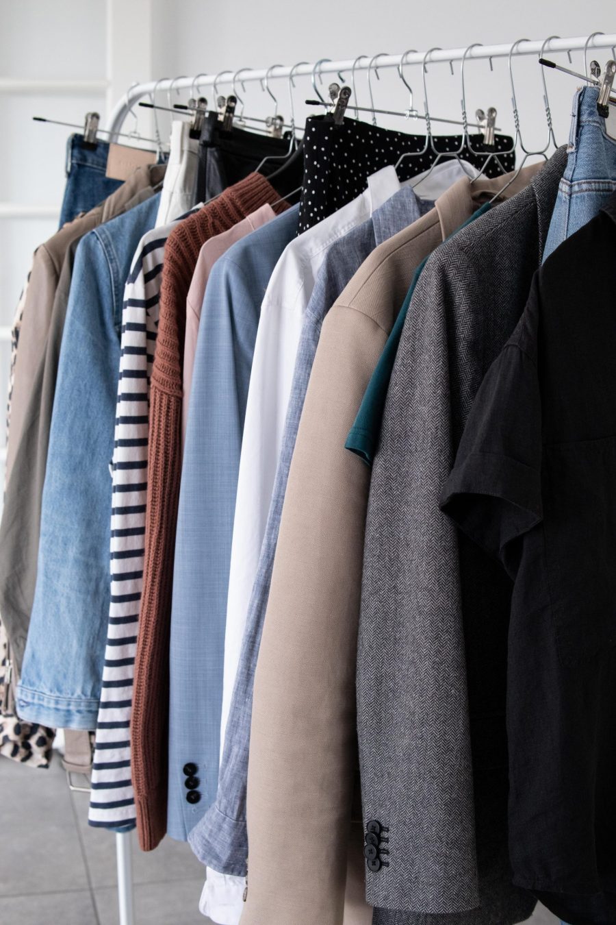 Spring capsule wardrobe 2022: essentials & checklist – Use less