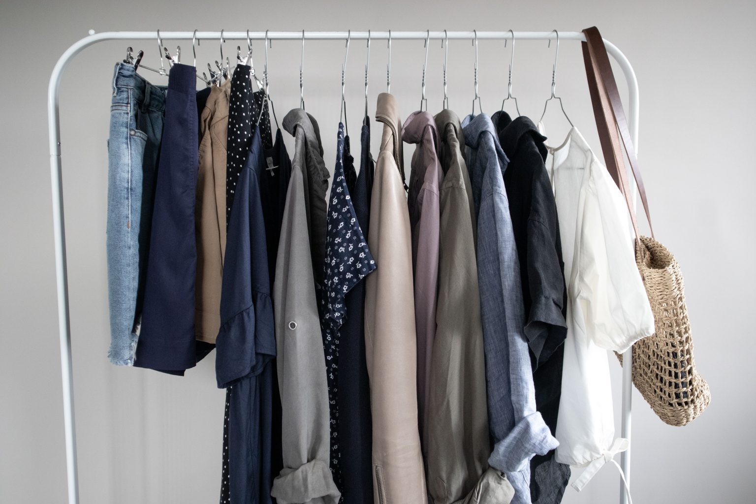 Capsule wardrobe guides – Use less